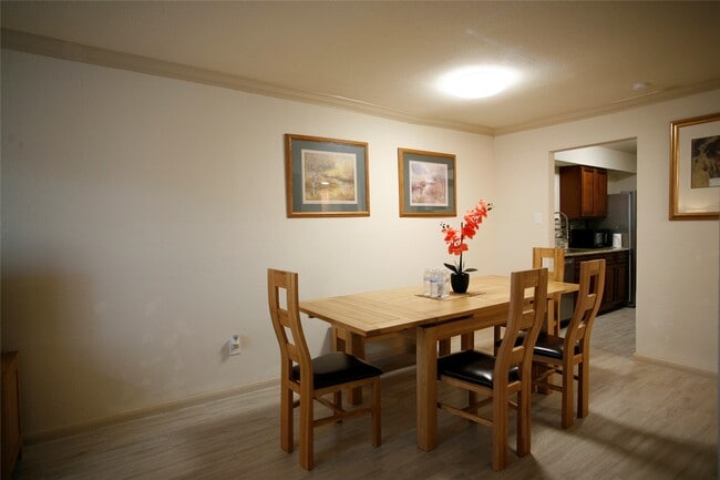 Foto del edificio - 1701 Upland Dr
