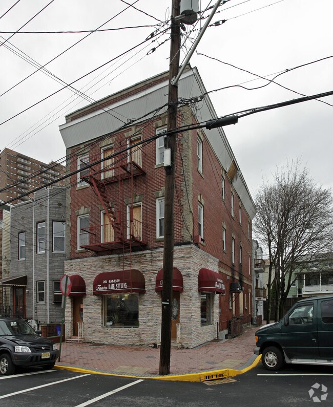 5808 Buchanan Pl West New York Nj 07093 Apartments Home New Jersey West York 5808 Buchanan Pl Primary Photo