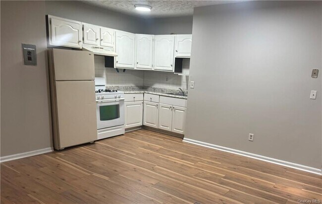 Building Photo - 298 NY-211