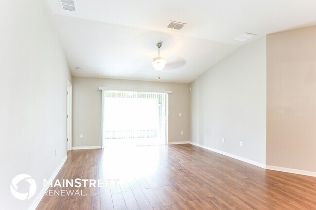 Foto del edificio - 8020 Cherry Branch Dr