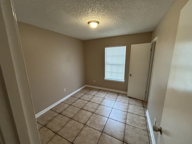 Foto del edificio - 3629 Hawkins Mill Rd
