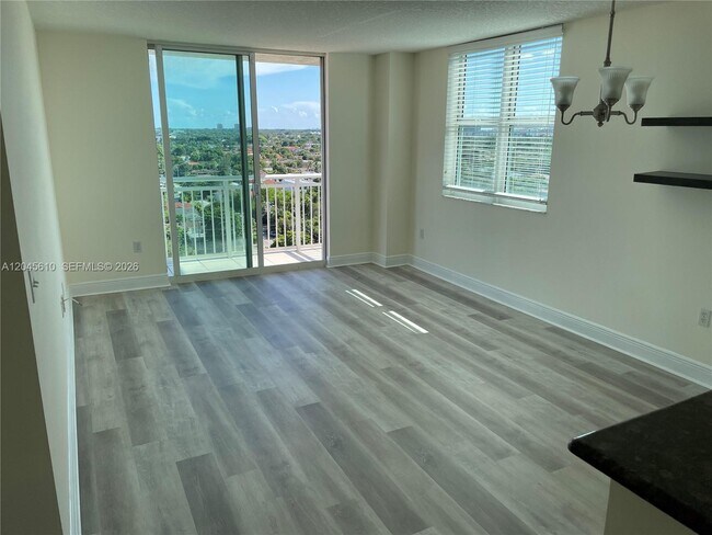 Foto del edificio - 3000 Coral Wy