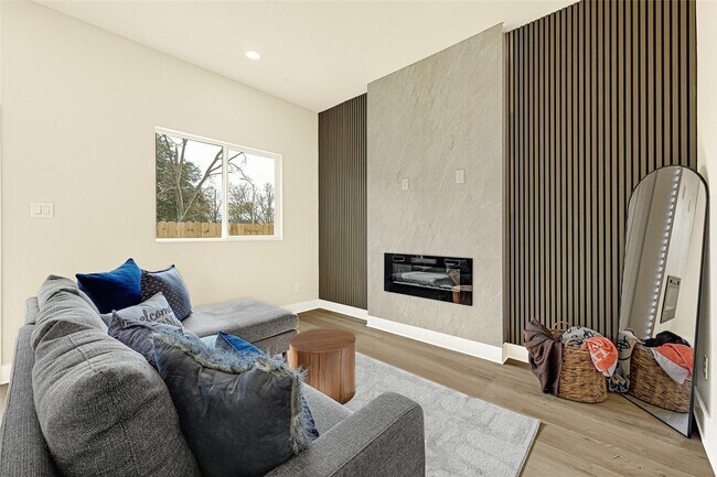 Foto del edificio - 704 Savonna