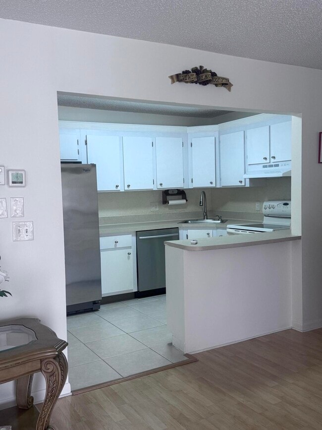 Foto del edificio - 321 Knotty Pine Cir