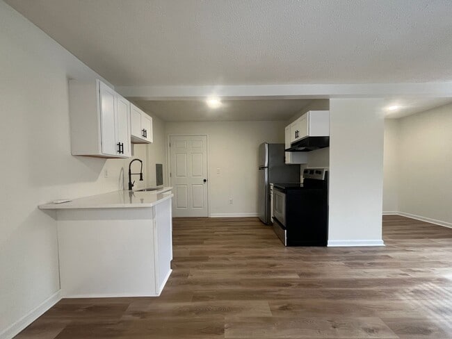 Photo - Newly Renovated Studio! House