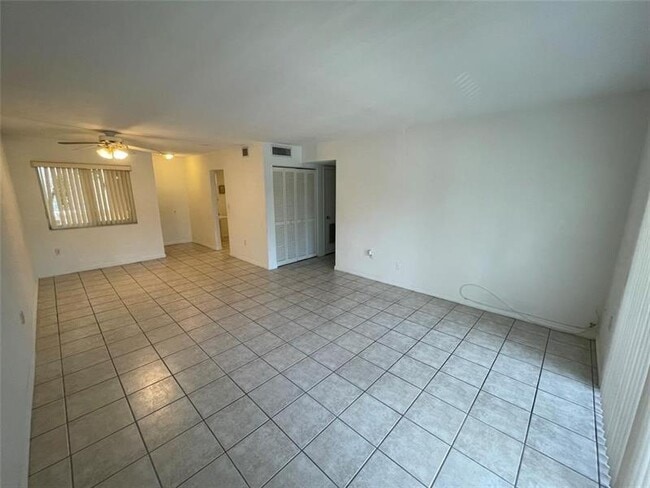 Building Photo - 7440 Miami Lakes Dr