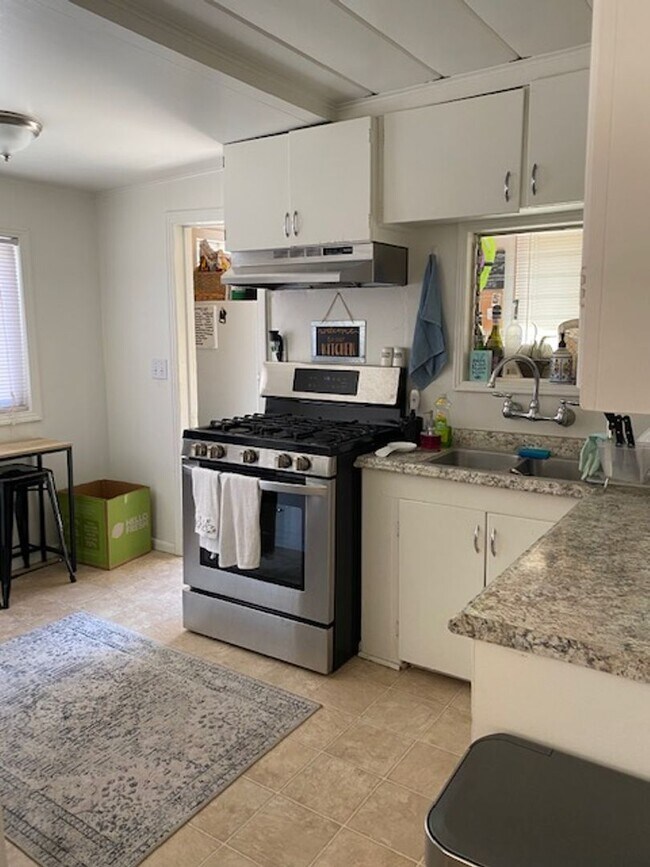 Foto del edificio - 1361 Stafford St