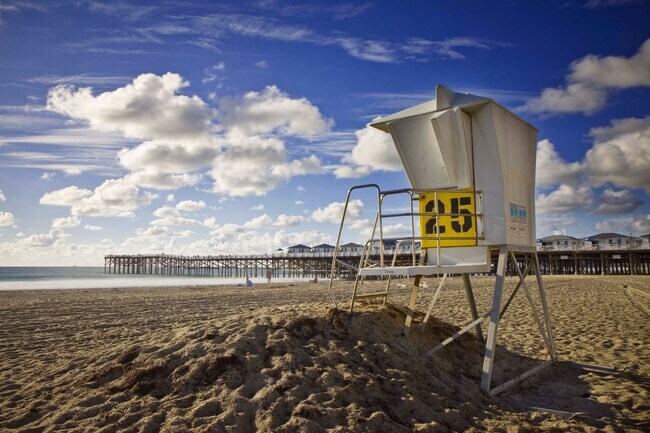 Foto del edificio - 2BR with Assigned Parking in Pacific Beach