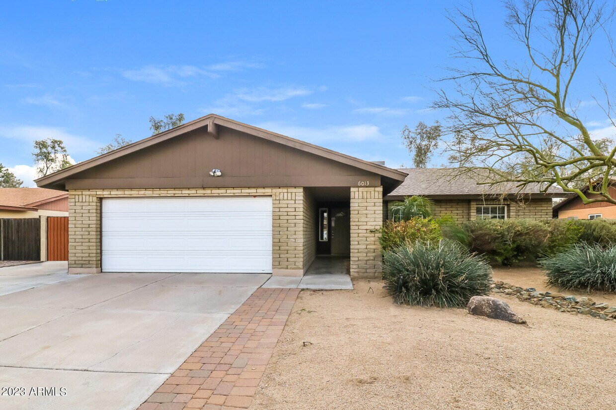 Primary Photo - 6013 W Zoe Ella Way