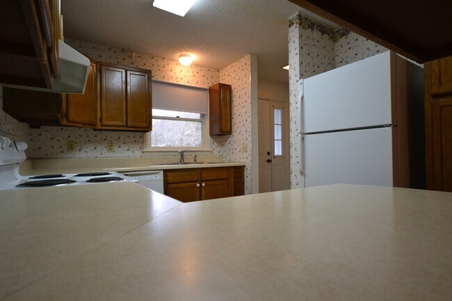Building Photo - 100 Meadow Park Ln