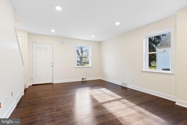 Building Photo - 519 Highland Ave