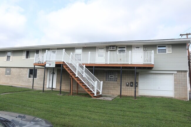 Building Photo - 133 Ash St