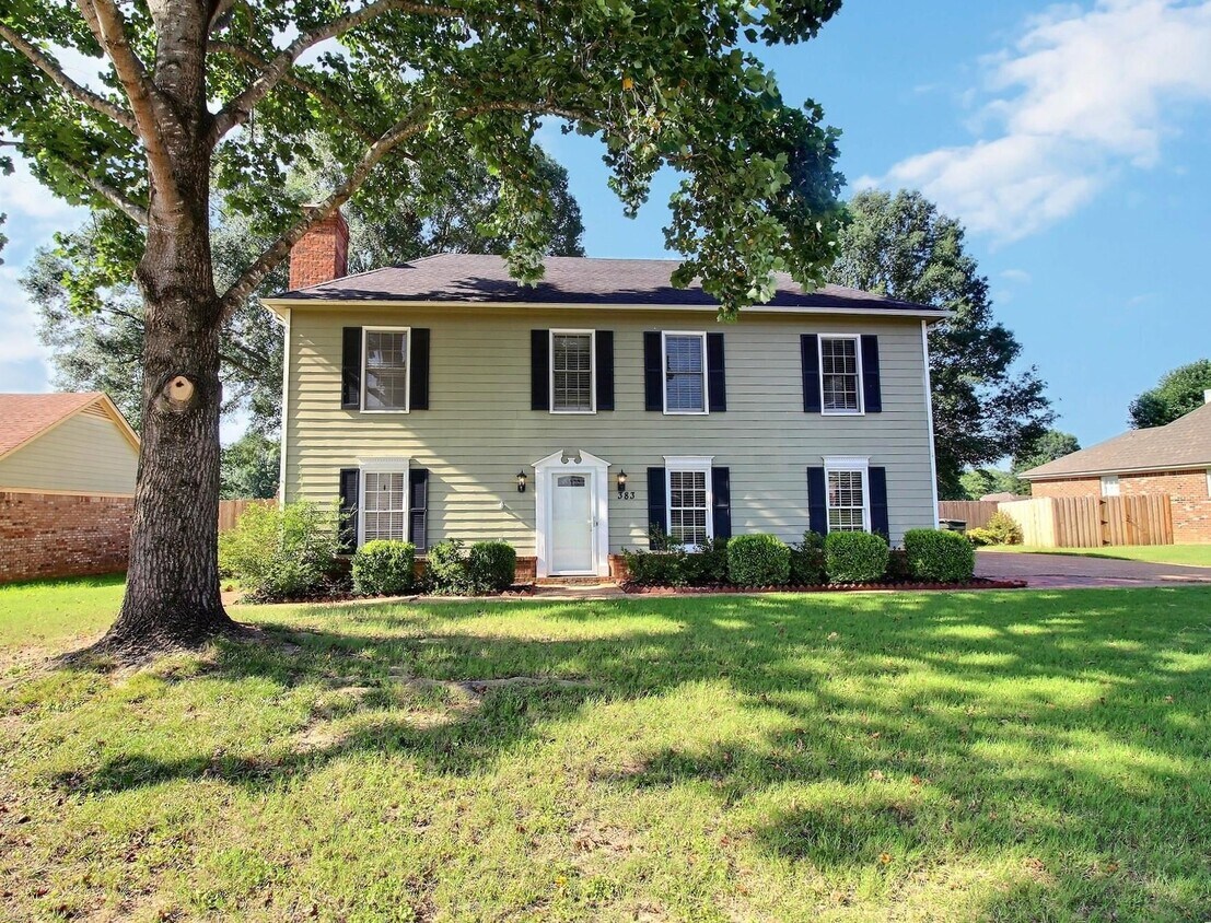 Foto principal - 383 E Valleywood Dr