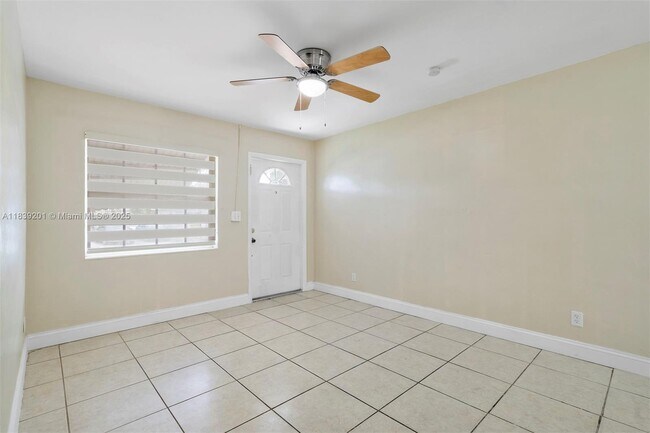 Foto del edificio - 6241 SW 24th St