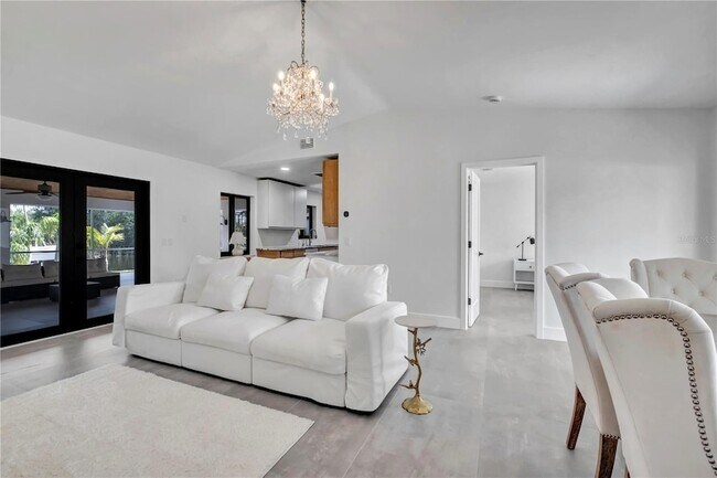 Foto del edificio - 15180 Lyneburg Ave