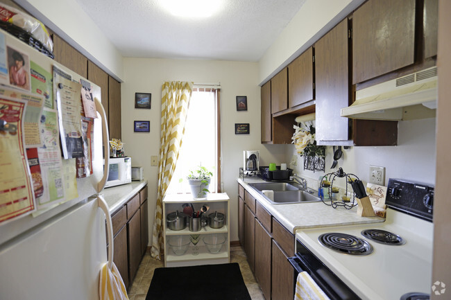 Kitchen - Diamond Lake Properties