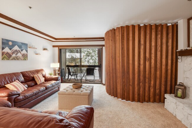 Building Photo - 333 Ski Way
