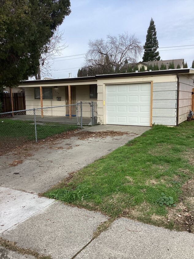 Foto principal - 3 Bedroom 1 Bath Single Family in West Sac...