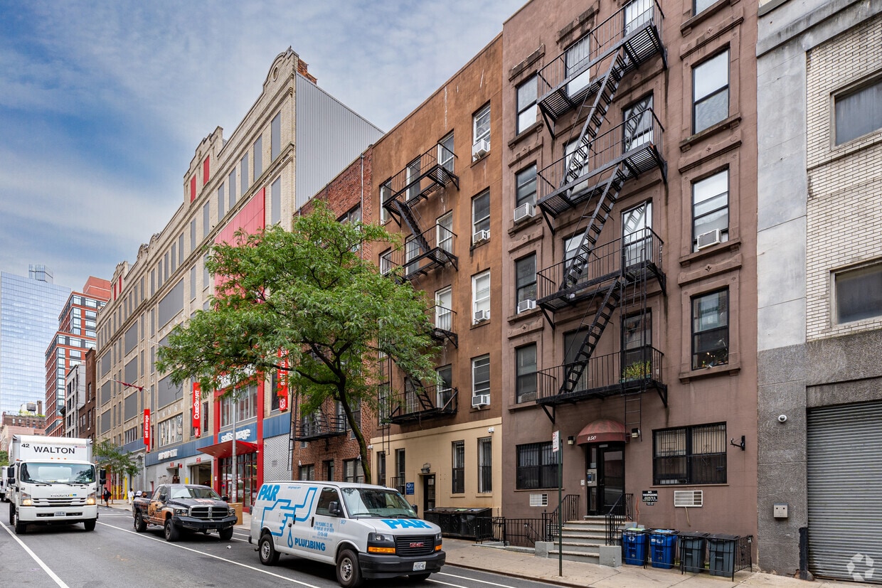 Primary Photo - 448 W 55th St