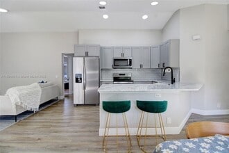 Building Photo - 1025 Bamboo Ln