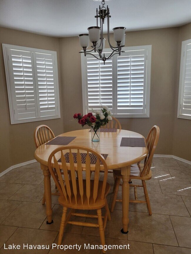 Building Photo - 3 br, 2 bath House - 692 Apache Dr