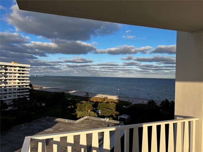 Foto del edificio - 200 Ocean Ln Dr