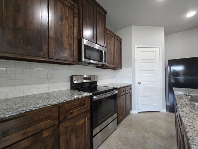 Building Photo - MOVE IN SPECIAL & NEW IN MANAGEMENT - AVAI...