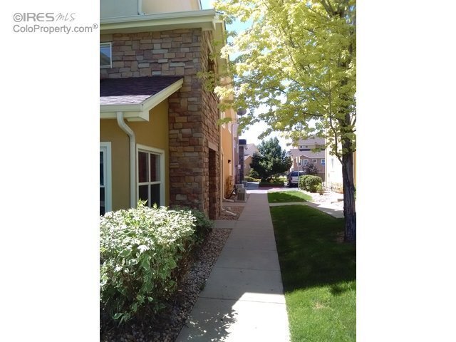 Building Photo - Beautiful Upper Level 2 Bed/ 2 Bath Condo ...