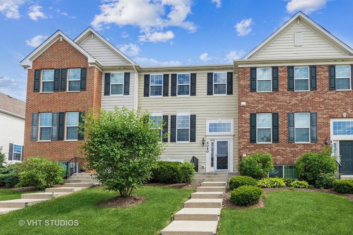 4050 Pompton Ave, Elgin, IL 60124 Townhome Rentals in Elgin IL