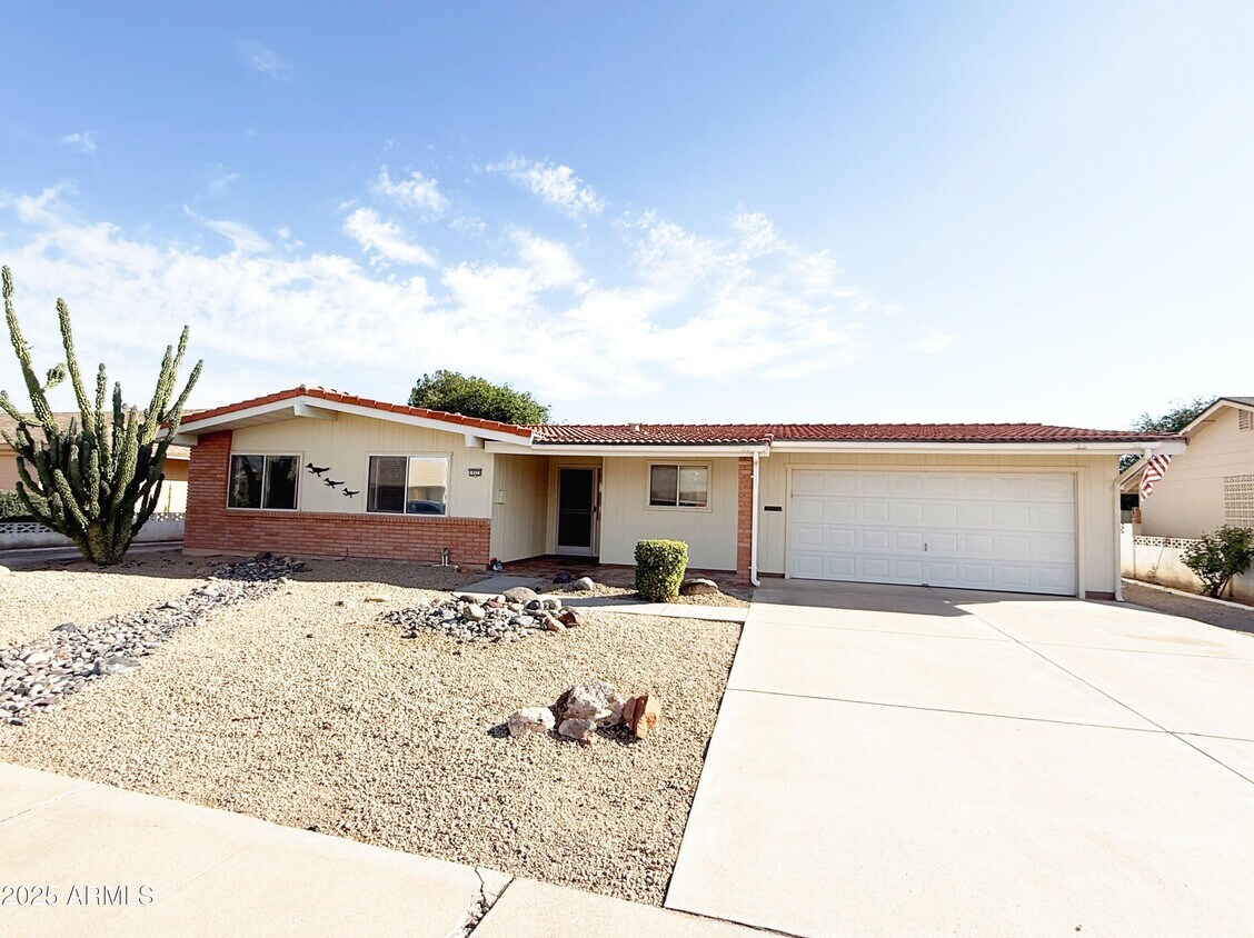 Foto principal - 10223 W Andover Ave