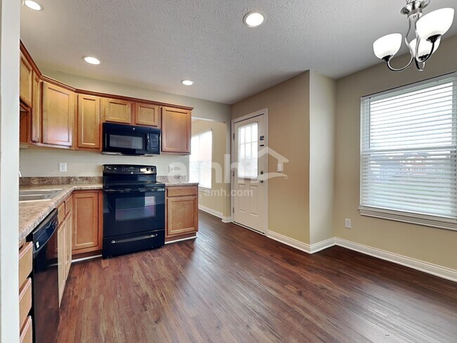 Foto del edificio - 8133 Darlene Ter