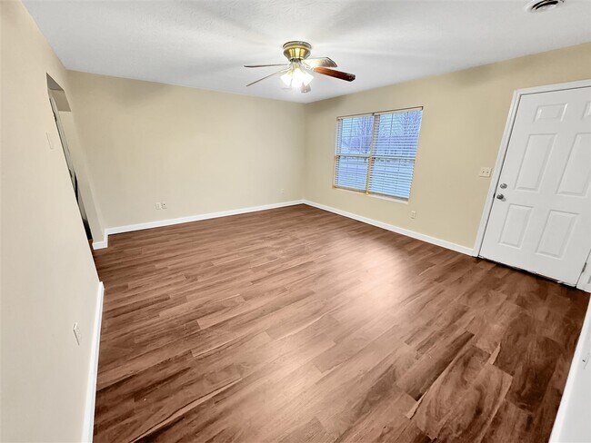 Foto del edificio - 403 E 7th St