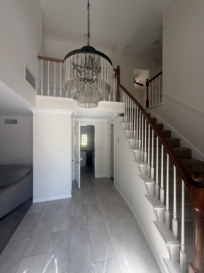 Foto del edificio - 217 Starlane Dr