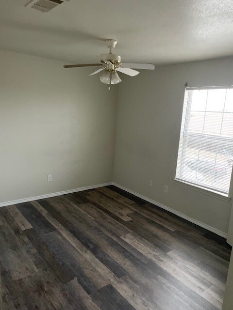 Foto del edificio - 2702 Garland Dr