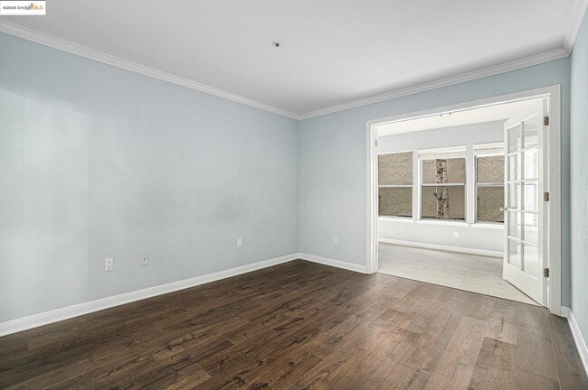 Building Photo - 1122 S Villa Way