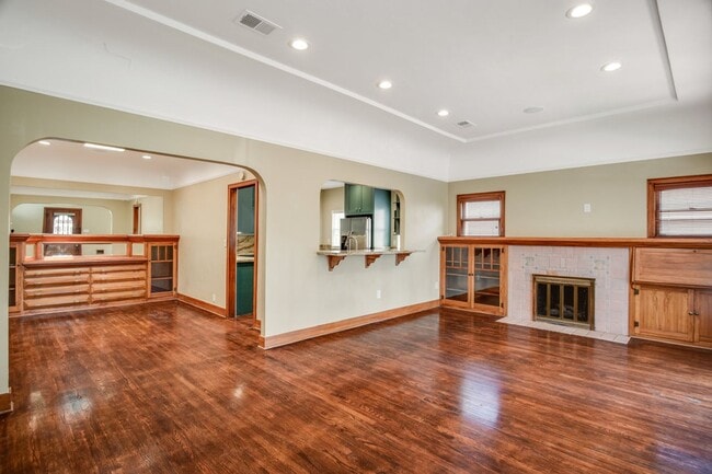 Building Photo - 4725 Kensington Dr