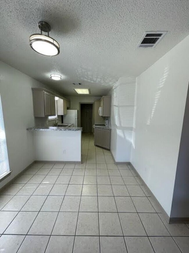 Foto del edificio - 928 Briar Dr