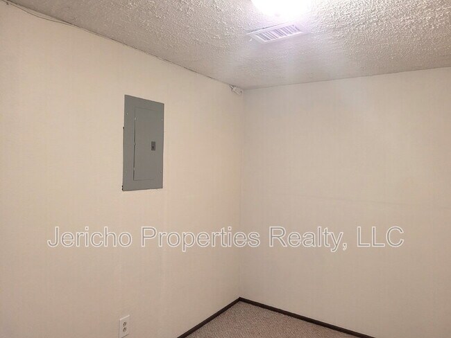 Foto del edificio - 8731 W Cornell Ave