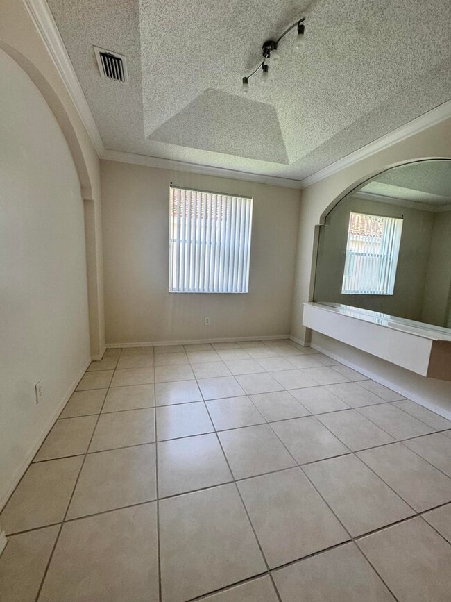 Building Photo - 10895 Fillmore Dr
