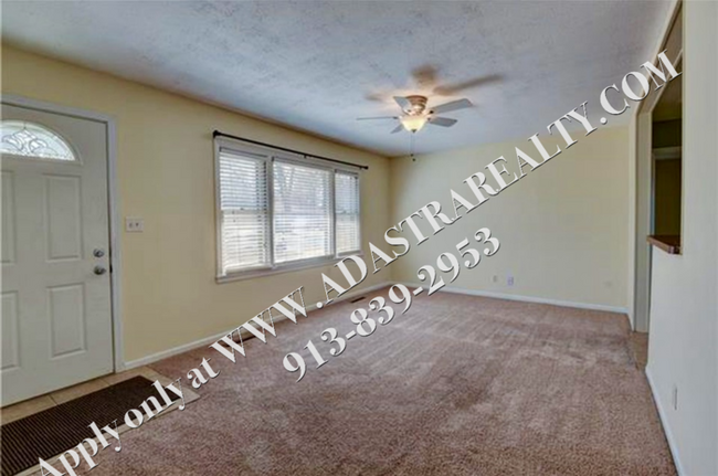 Foto del edificio - Cute 3 Bed 1 Bath Ranch in Raytown-Availab...