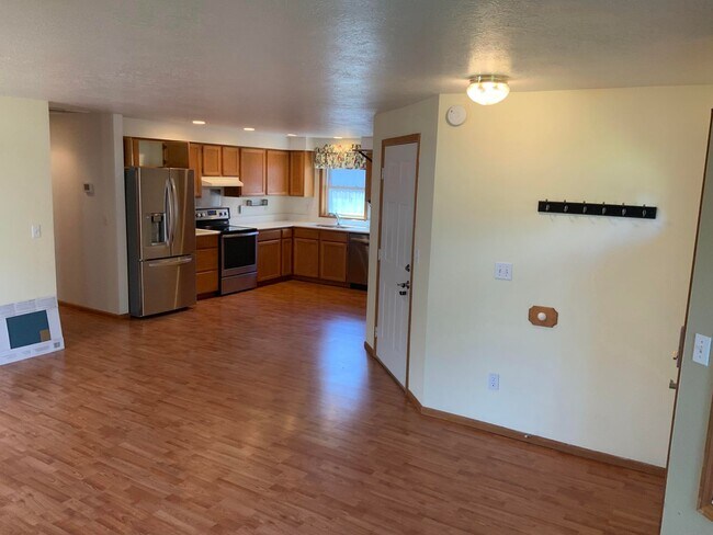 Building Photo - 3 Bedroom, 2 Bathroom House in Springfield
