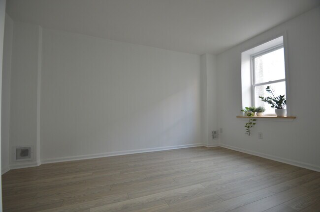 Bedroom 1 - 2548 Salmon St
