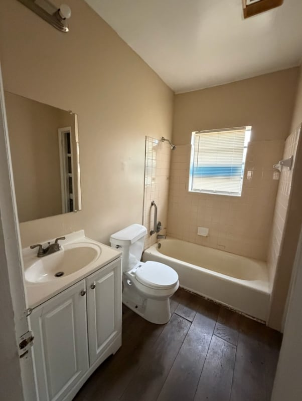 Building Photo - 12 4th Ave S