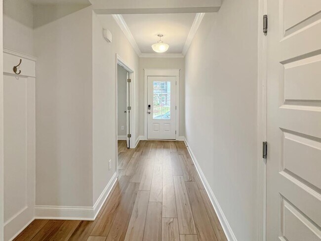 Foto del edificio - 324 Sterling Creek Way