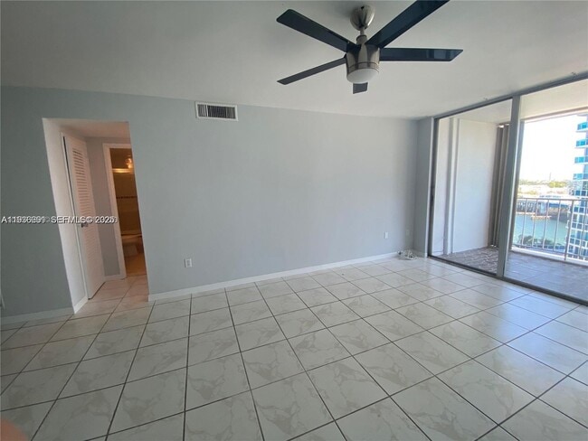 Foto del edificio - 1865 79th Street Causeway