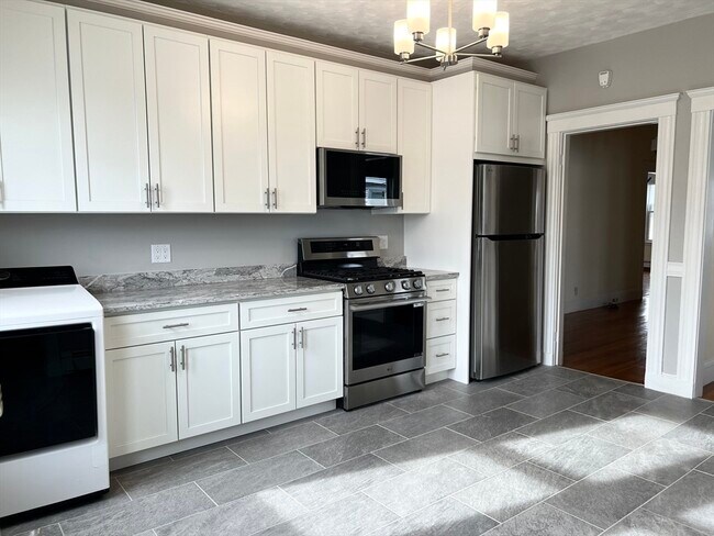 Building Photo - 31 Cutler St