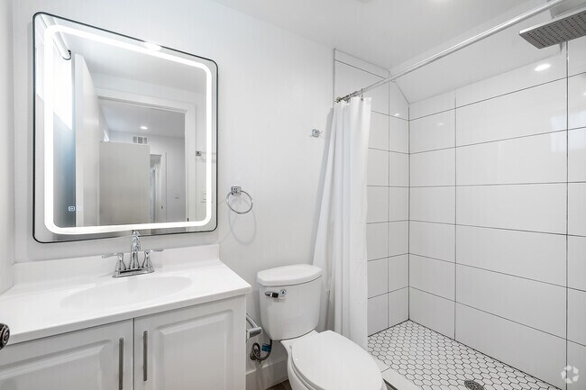 5 habitaciones, 5 baños - 1876 pies cuadrados - Baño - 3001 Van Buren Pl