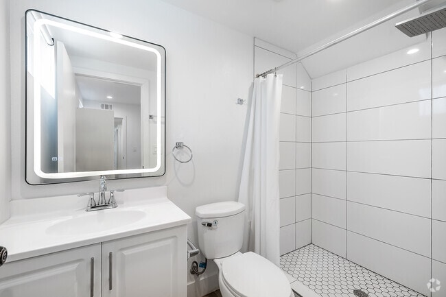 5BD, 5BA - 1,876SF - Bathroom - 3001 Van Buren Pl
