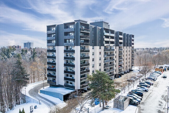 Photo du bâtiment - 3967 Lawrence Avenue East