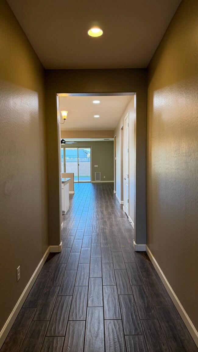 Building Photo - 13603 W Remuda Dr